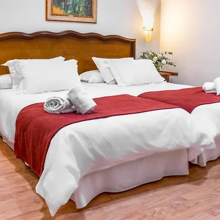 Reina Cristina Hotel 3*