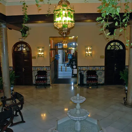 Hotel Reina Cristina 3*