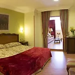 Reina Cristina Hotel