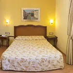 Reina Cristina Hotel 3*