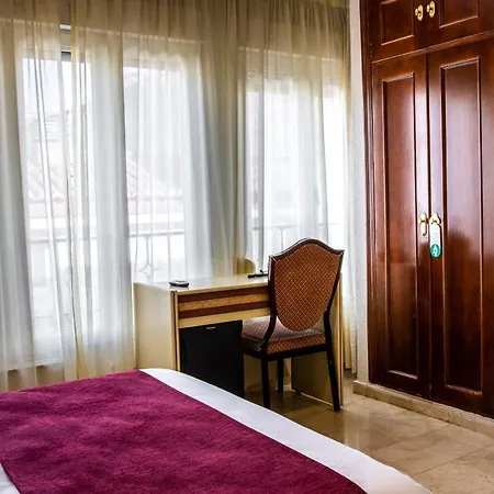 Hotel Reina Cristina 3*
