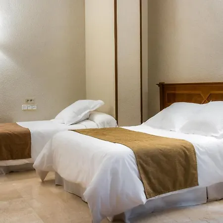Hotel Reina Cristina 3*