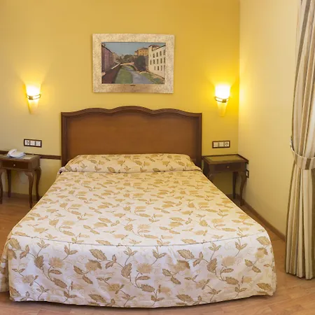 Reina Cristina מלון 3*