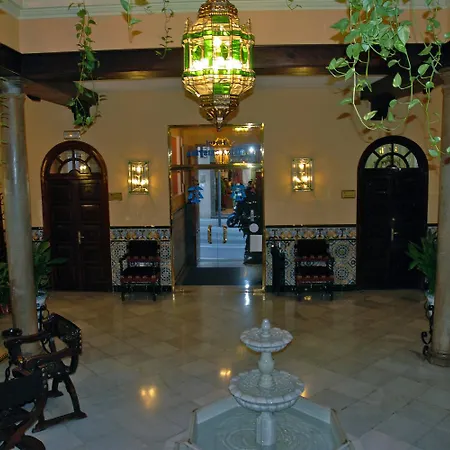 Hotel Reina Cristina 3*